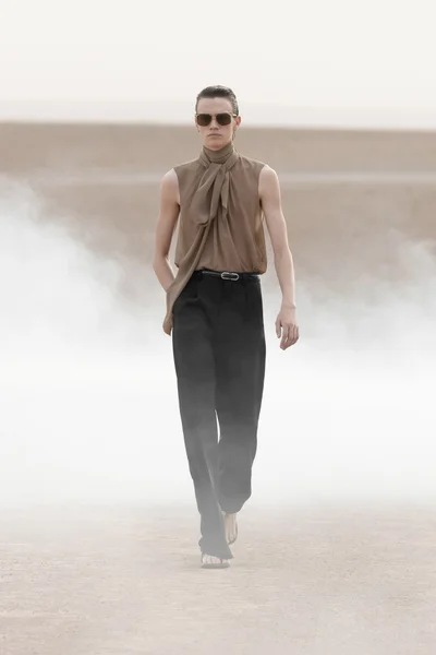Look 24